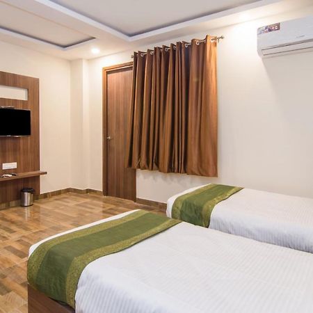 Treebo Trend Bipin International Hotel Лакнау Екстериор снимка