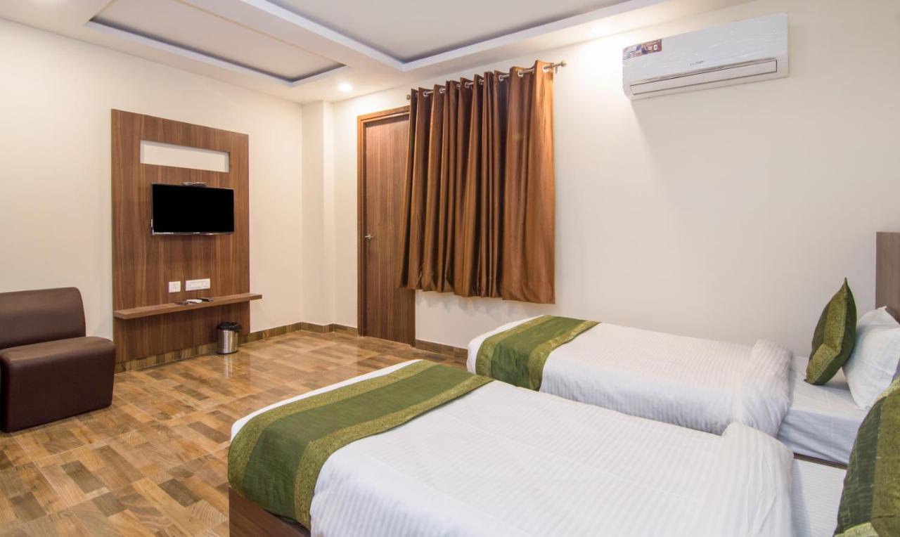 Treebo Trend Bipin International Hotel Лакнау Екстериор снимка