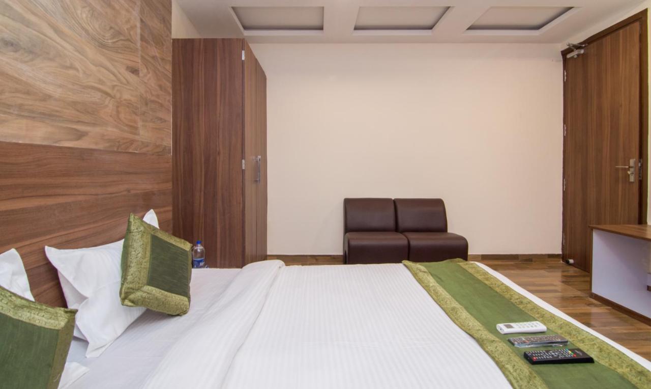 Treebo Trend Bipin International Hotel Лакнау Екстериор снимка