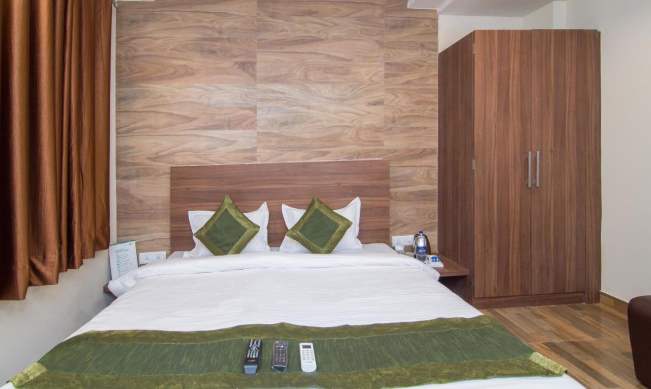 Treebo Trend Bipin International Hotel Лакнау Екстериор снимка