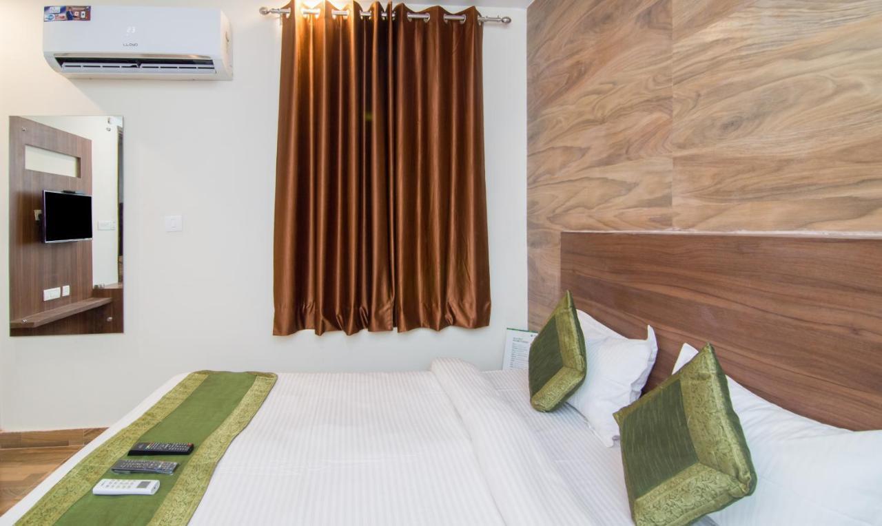 Treebo Trend Bipin International Hotel Лакнау Екстериор снимка