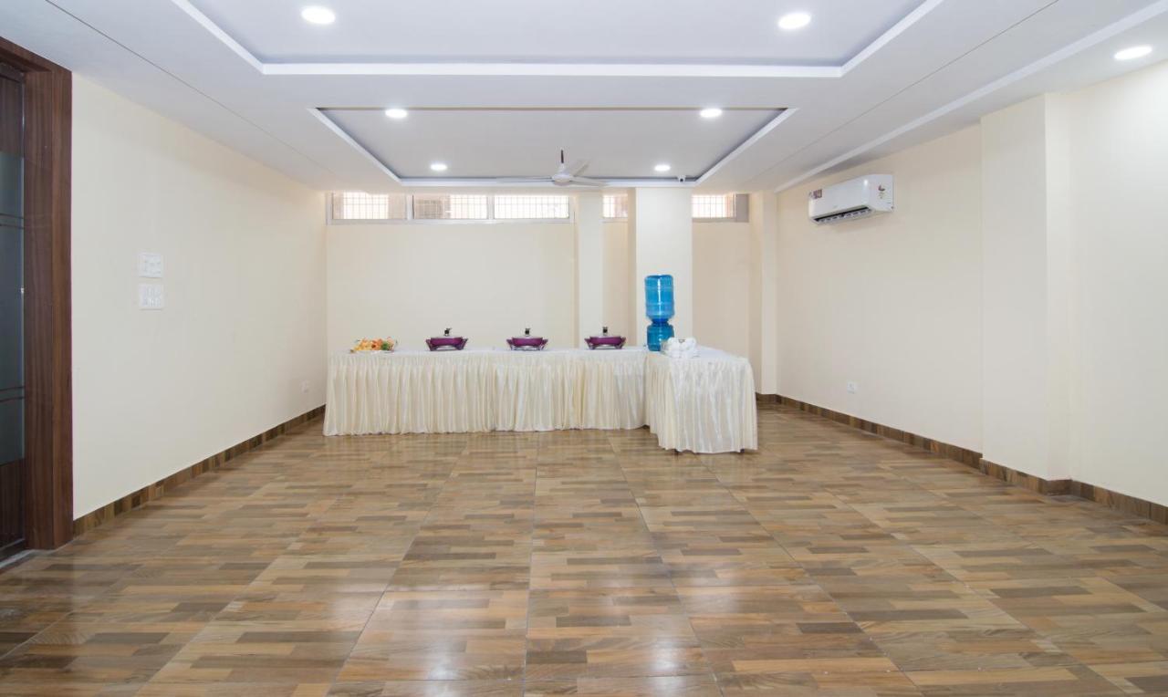 Treebo Trend Bipin International Hotel Лакнау Екстериор снимка