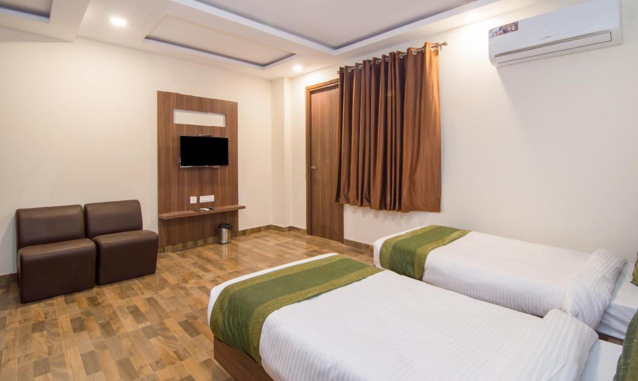 Treebo Trend Bipin International Hotel Лакнау Екстериор снимка