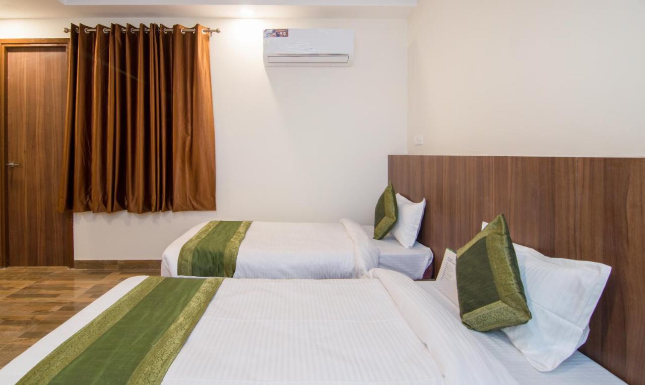 Treebo Trend Bipin International Hotel Лакнау Екстериор снимка