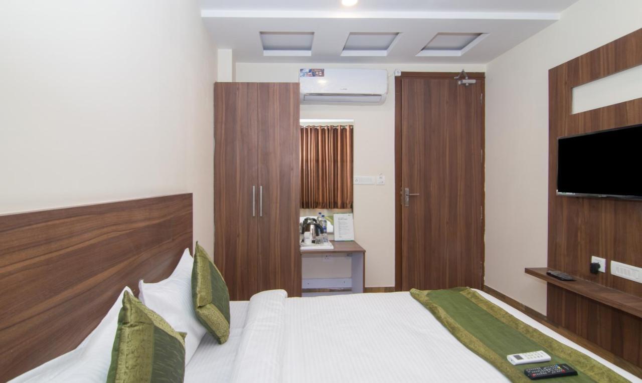 Treebo Trend Bipin International Hotel Лакнау Екстериор снимка