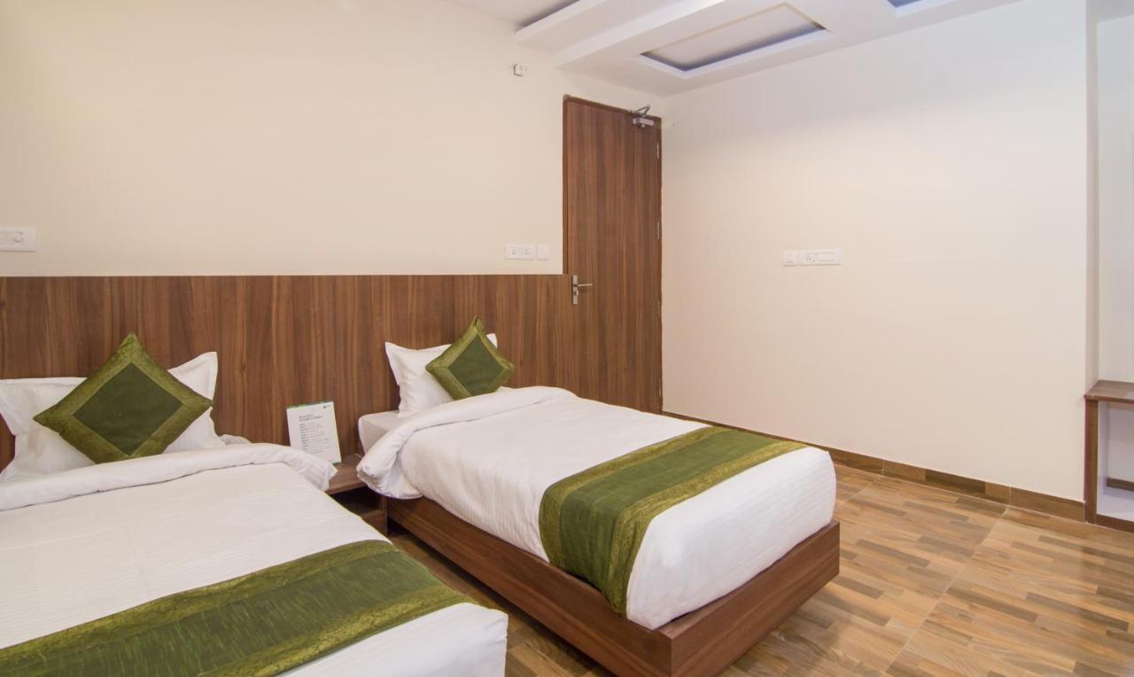 Treebo Trend Bipin International Hotel Лакнау Екстериор снимка