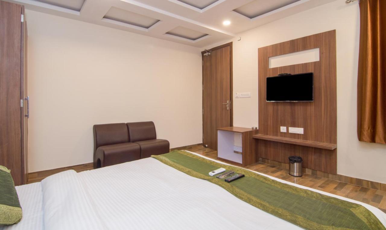 Treebo Trend Bipin International Hotel Лакнау Екстериор снимка